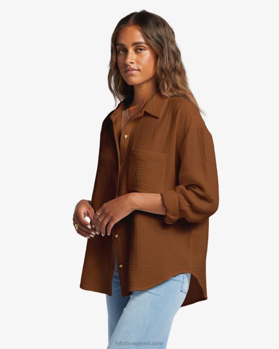 otse pikkade varrukatega särgil naised röstitud kookospähkel D28T1765 Billabong